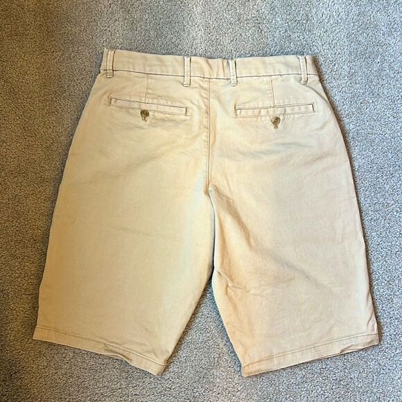GAP shorts. Size 30. Color Khaki - Picture 2 of 4